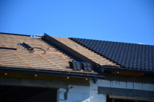 multifamily condo building getting its roof replaced